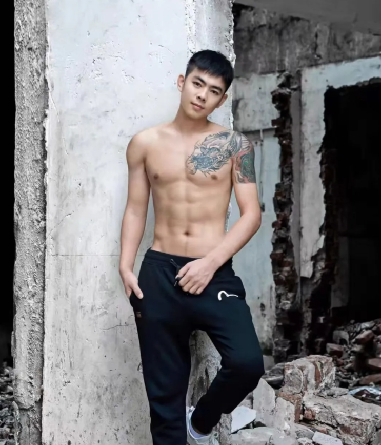 38岁，月入8000体制内gay，生活并不像想象中……-51虹马