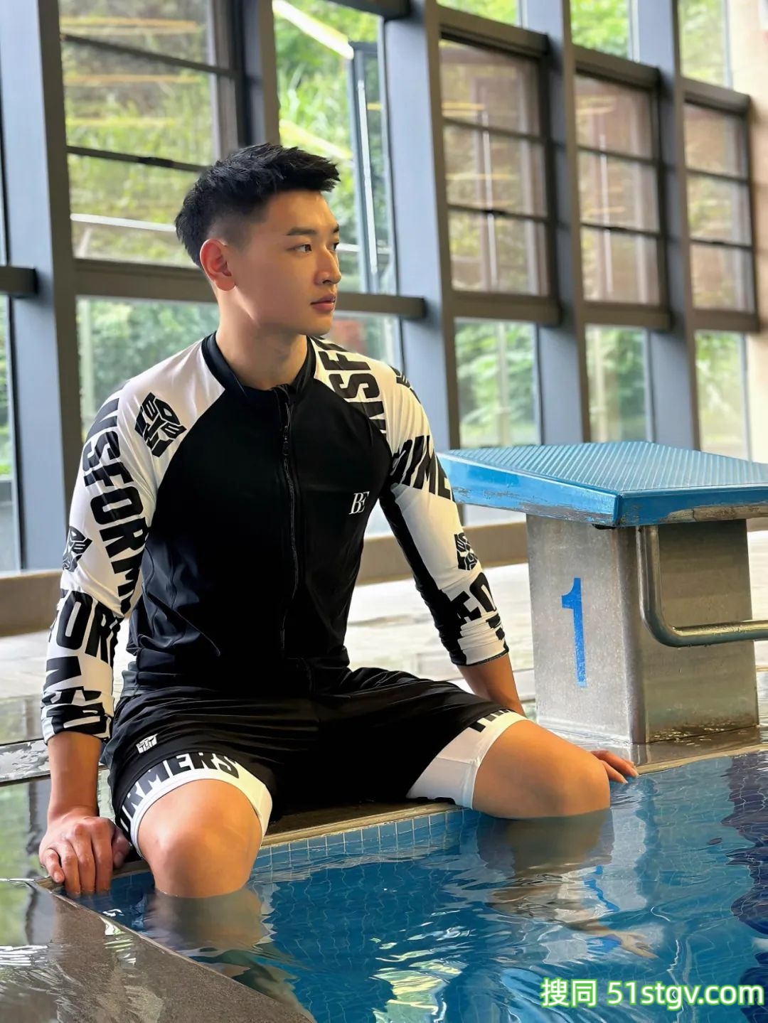 攻气十足小哥哥，爱在水里玩 - 51虹马