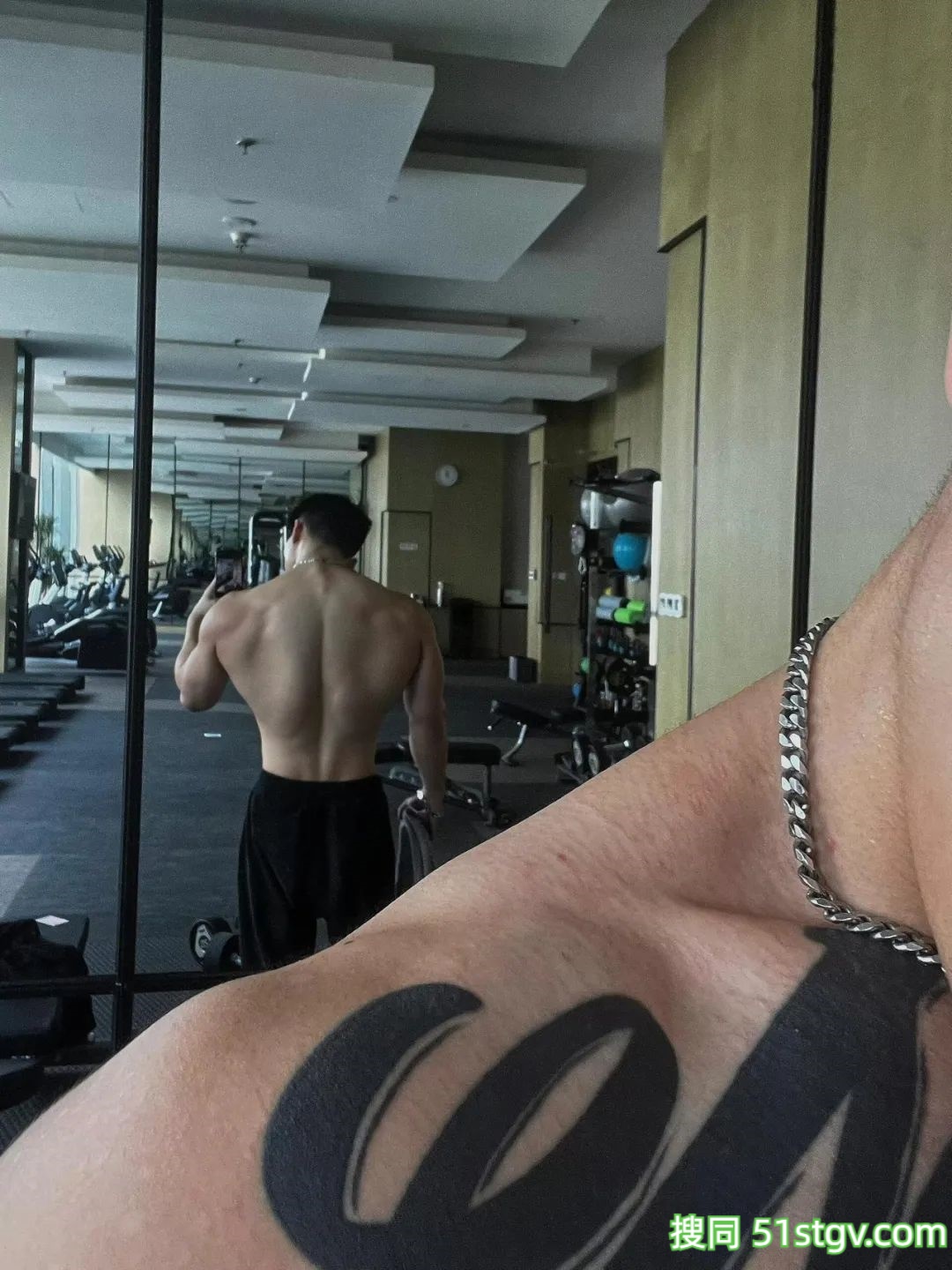 吸吸，痞帅加粗壮，根本让人没有抵抗力 - 51虹马