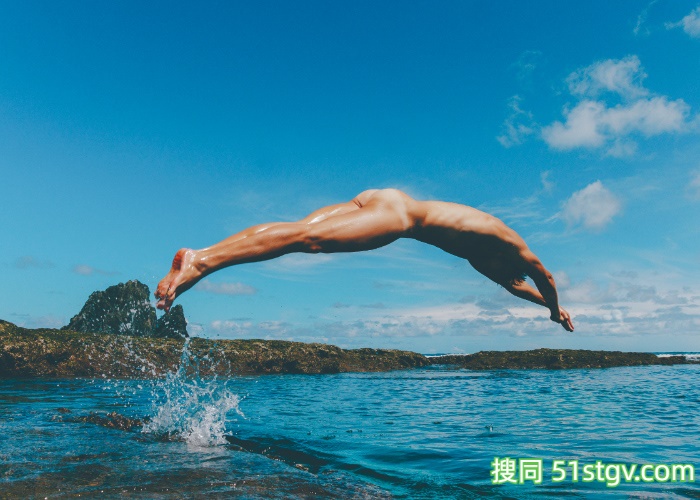 Gino 想让你看看他的《吉诺号》 阳光轻熟男的诱惑：「我蛮常裸体的！」 - 51虹马