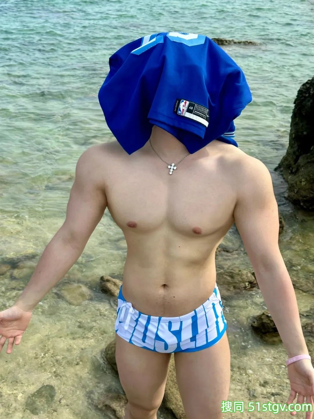 男友宽广的背，安全感满满 - 51虹马