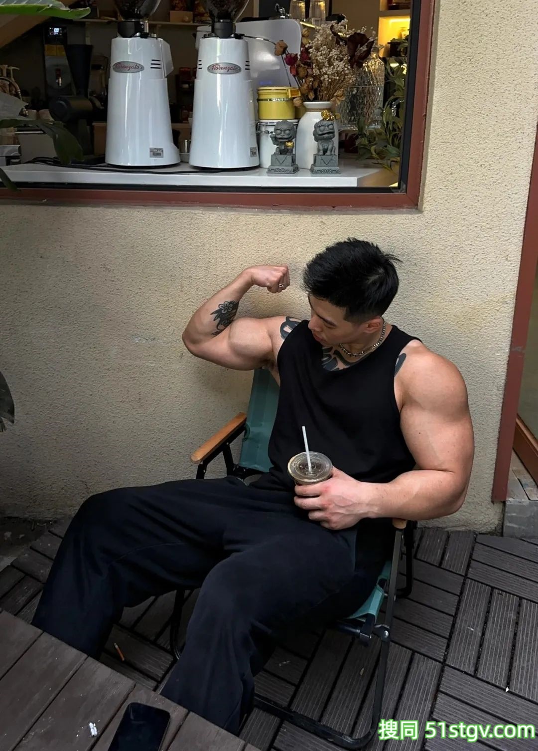 吸吸，痞帅加粗壮，根本让人没有抵抗力 - 51虹马