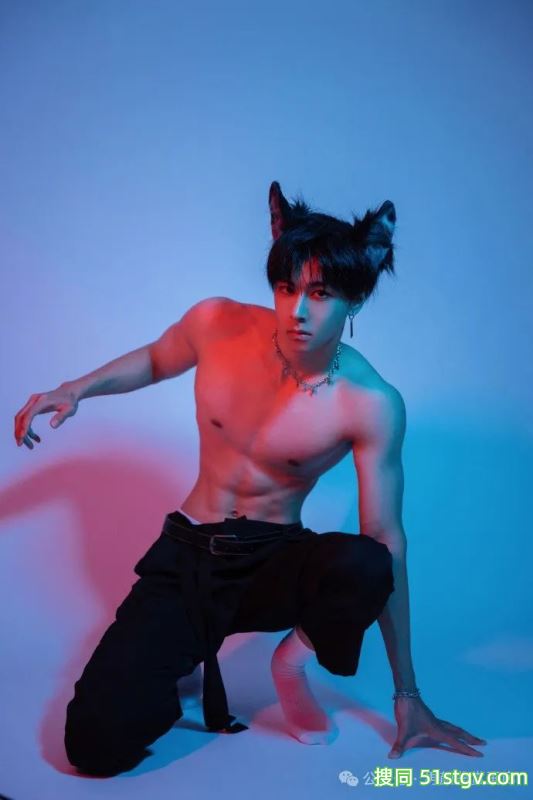 宽肩宅腰的鲜肉腹肌男大，男友力Max，你的梦中情男！ - 51虹马