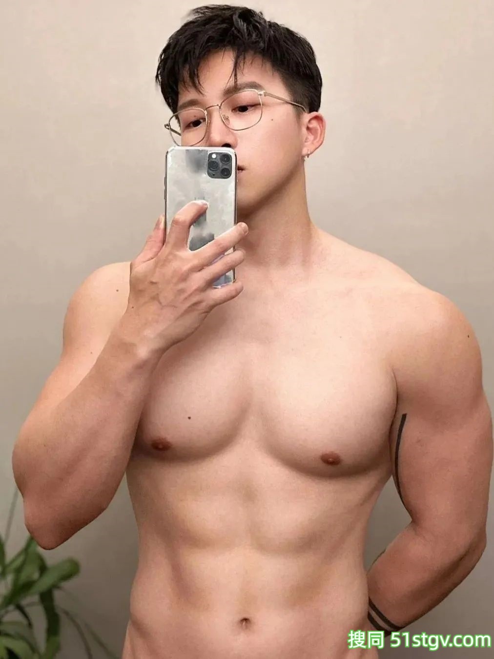 骑行服被他穿成这样了！网友直呼太涩了！ - 51虹马