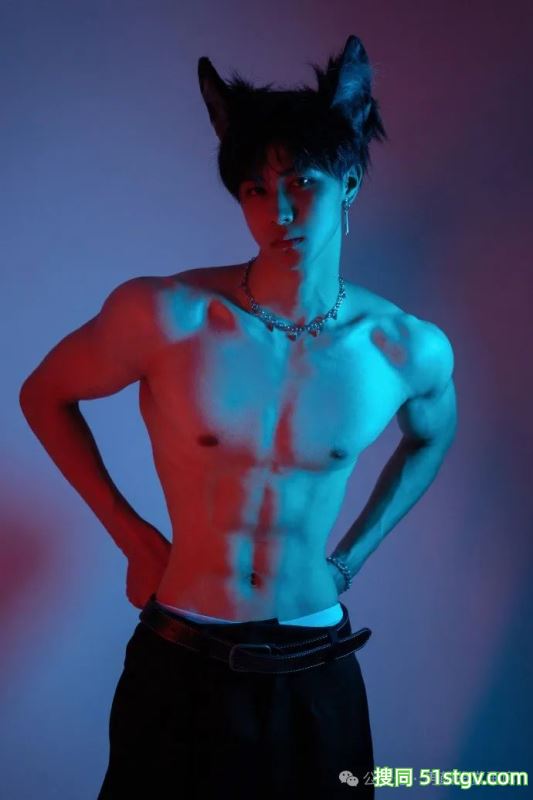 宽肩宅腰的鲜肉腹肌男大，男友力Max，你的梦中情男！ - 51虹马