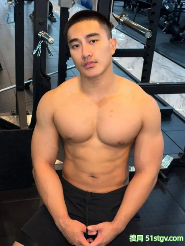 去泰国大趴就需要这样的大胸肌！ - 51虹马