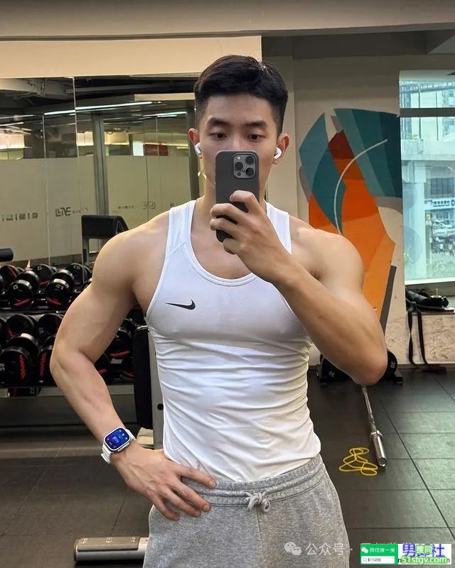 广东的薄肌舞蹈演员，穿着白袜好诱人！ - 51虹马