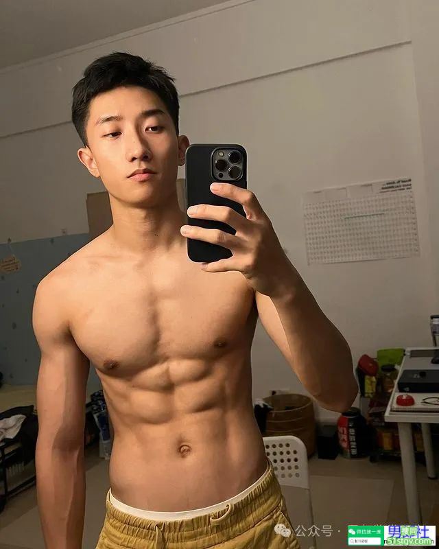 广东的薄肌舞蹈演员，穿着白袜好诱人！ - 51虹马