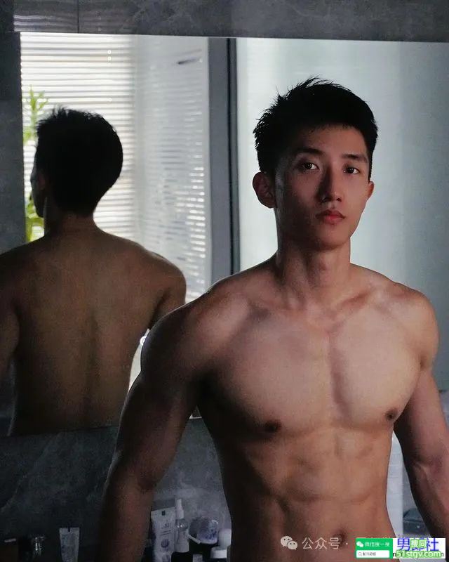 广东的薄肌舞蹈演员，穿着白袜好诱人！ - 51虹马