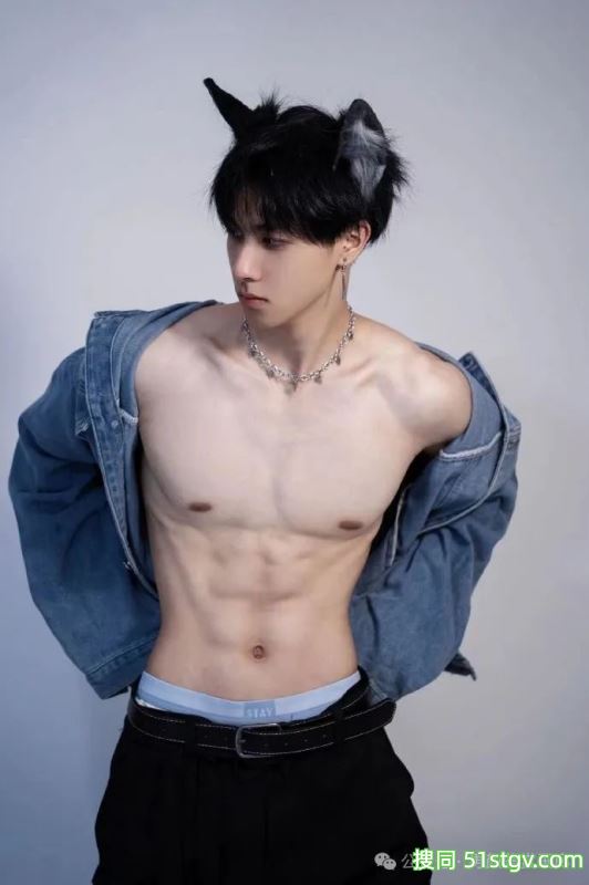 宽肩宅腰的鲜肉腹肌男大，男友力Max，你的梦中情男！ - 51虹马