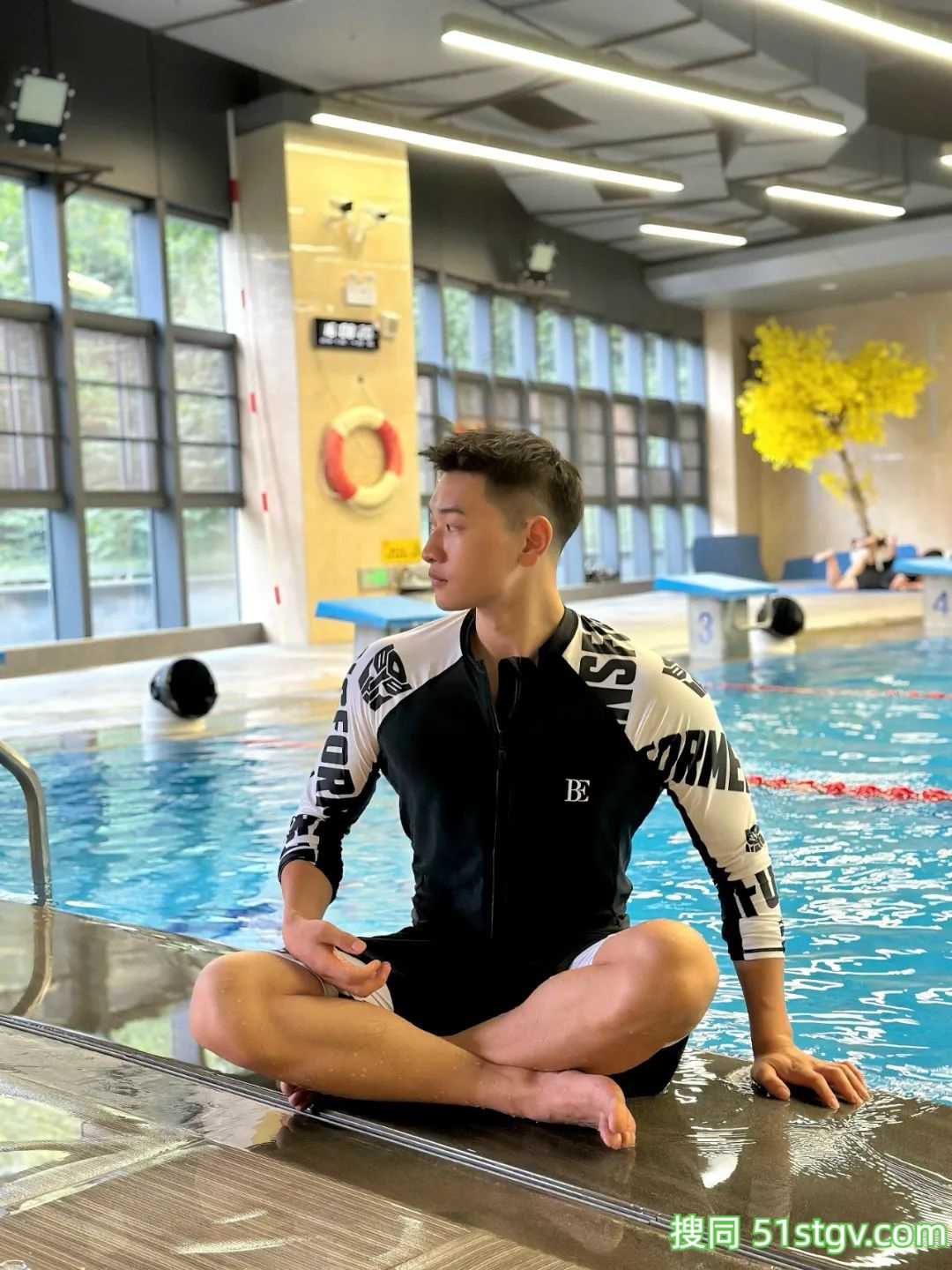 攻气十足小哥哥，爱在水里玩 - 51虹马