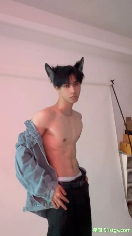 宽肩宅腰的鲜肉腹肌男大，男友力Max，你的梦中情男！ - 51虹马