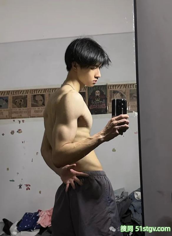 宽肩宅腰的鲜肉腹肌男大，男友力Max，你的梦中情男！ - 51虹马