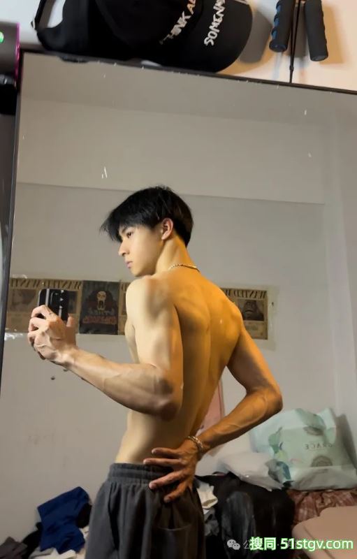 宽肩宅腰的鲜肉腹肌男大，男友力Max，你的梦中情男！ - 51虹马