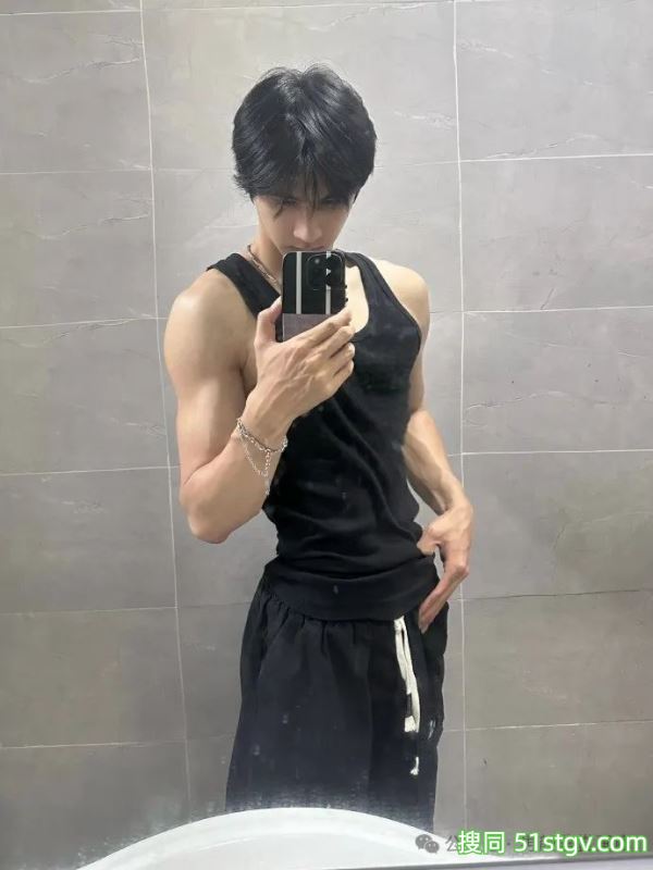 宽肩宅腰的鲜肉腹肌男大，男友力Max，你的梦中情男！ - 51虹马