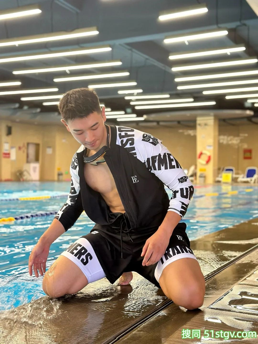 攻气十足小哥哥，爱在水里玩 - 51虹马