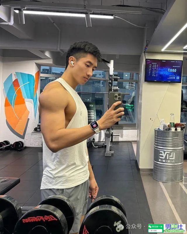 广东的薄肌舞蹈演员，穿着白袜好诱人！ - 51虹马