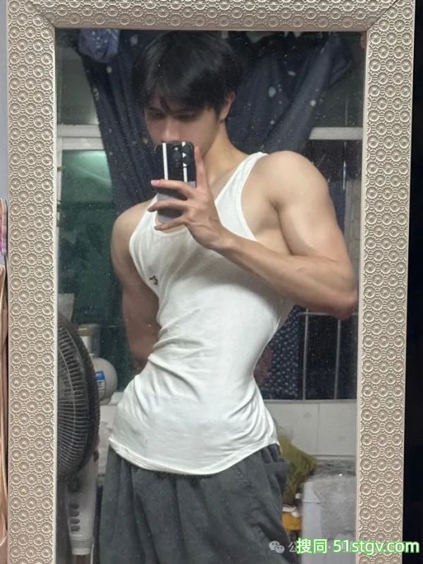 宽肩宅腰的鲜肉腹肌男大，男友力Max，你的梦中情男！ - 51虹马