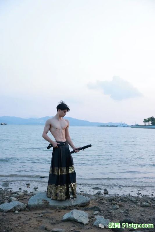 宽肩宅腰的鲜肉腹肌男大，男友力Max，你的梦中情男！ - 51虹马