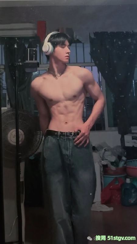 宽肩宅腰的鲜肉腹肌男大，男友力Max，你的梦中情男！ - 51虹马