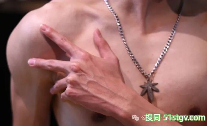 宽肩宅腰的鲜肉腹肌男大，男友力Max，你的梦中情男！ - 51虹马