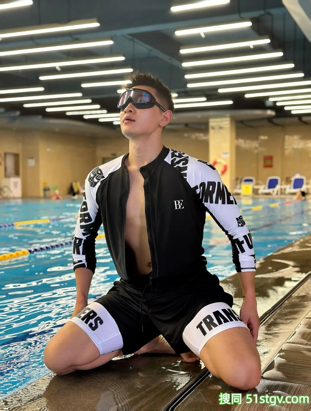 攻气十足小哥哥，爱在水里玩 - 51虹马