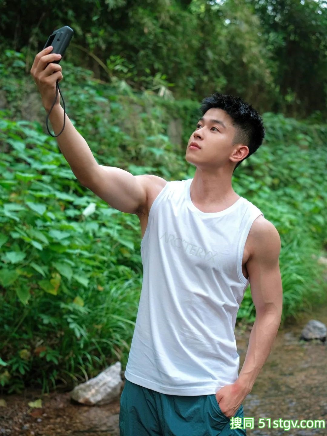 野生黑皮体育生 - 51虹马