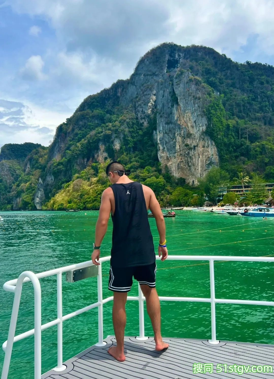 寸头黑皮体育生，好想吃 - 51虹马