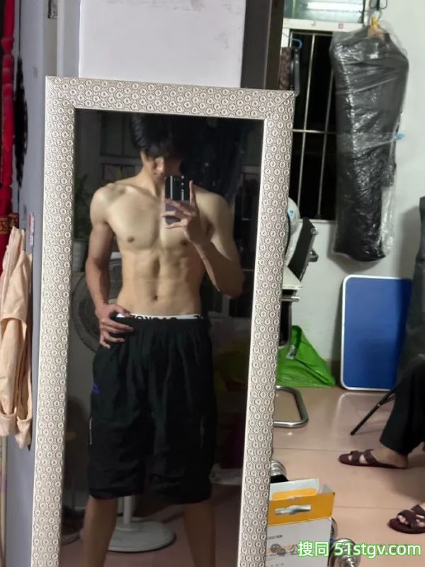 宽肩宅腰的鲜肉腹肌男大，男友力Max，你的梦中情男！ - 51虹马