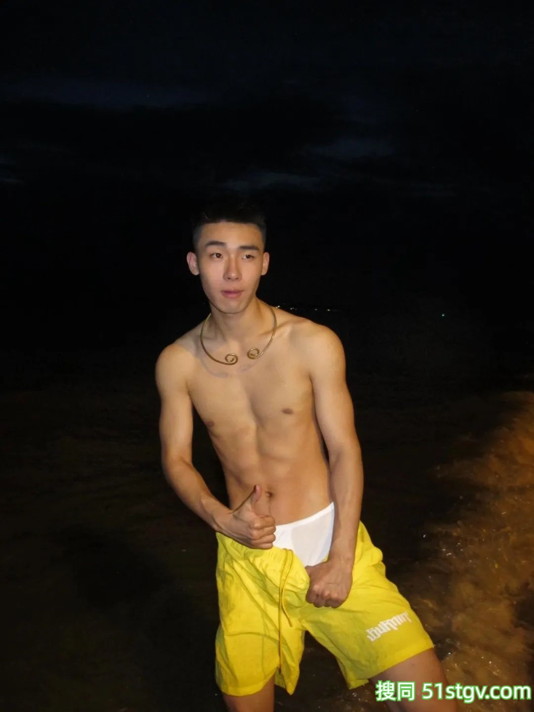 有点黄，有点猛，这条裤子…… - 51虹马