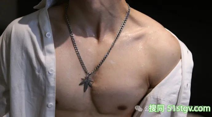 宽肩宅腰的鲜肉腹肌男大，男友力Max，你的梦中情男！ - 51虹马