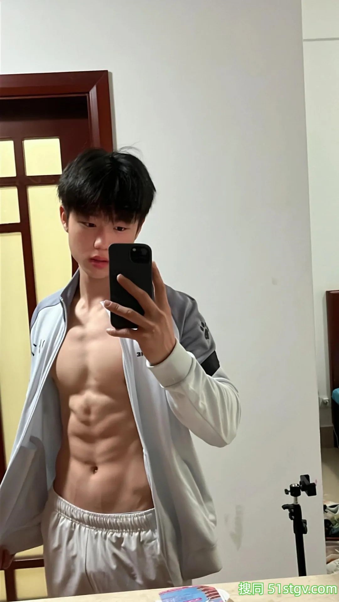 18岁好嫩,身材棒,奶香奶香的-51虹马