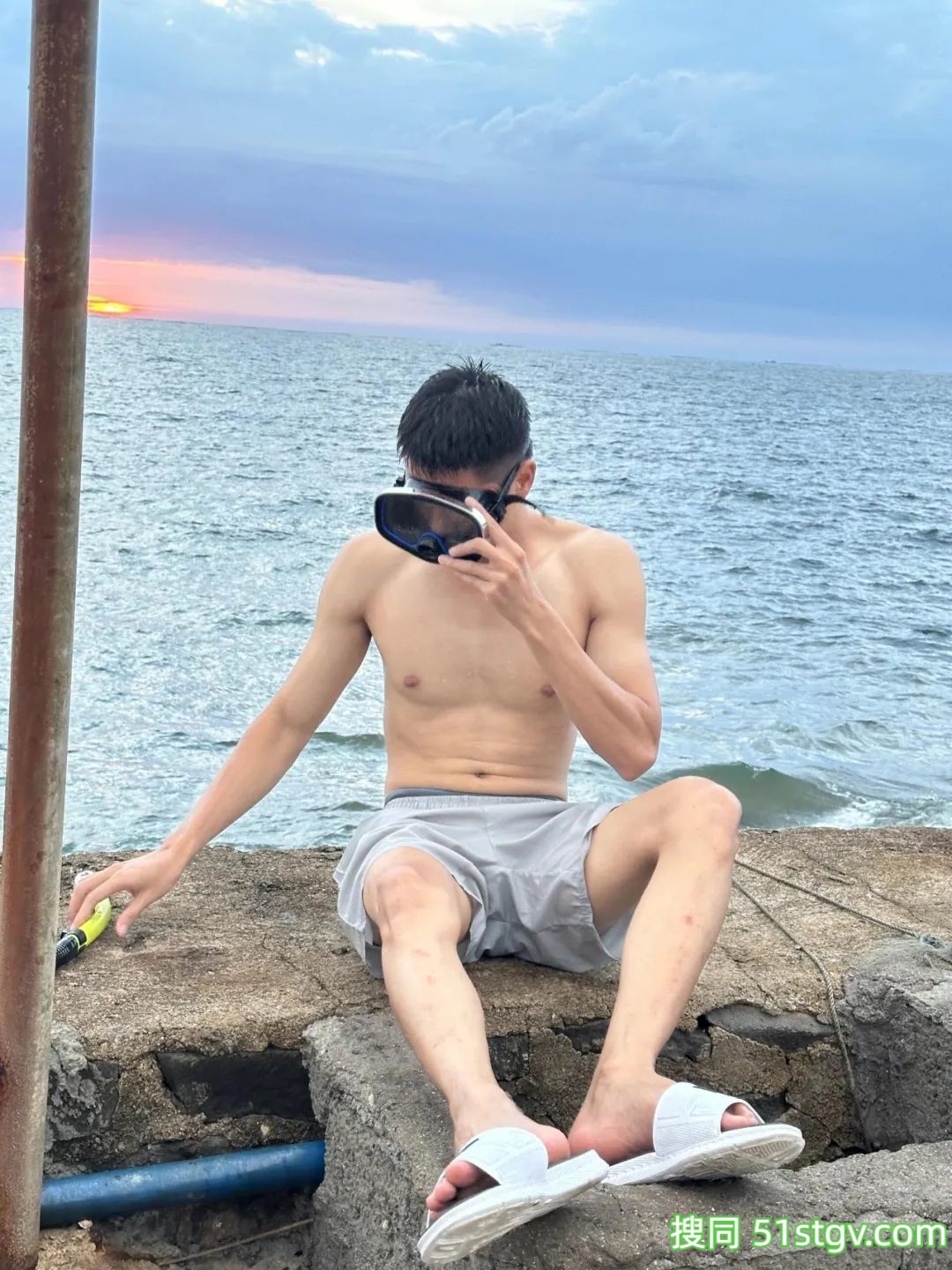 精瘦薄肌男，看着就很好吃 - 51虹马