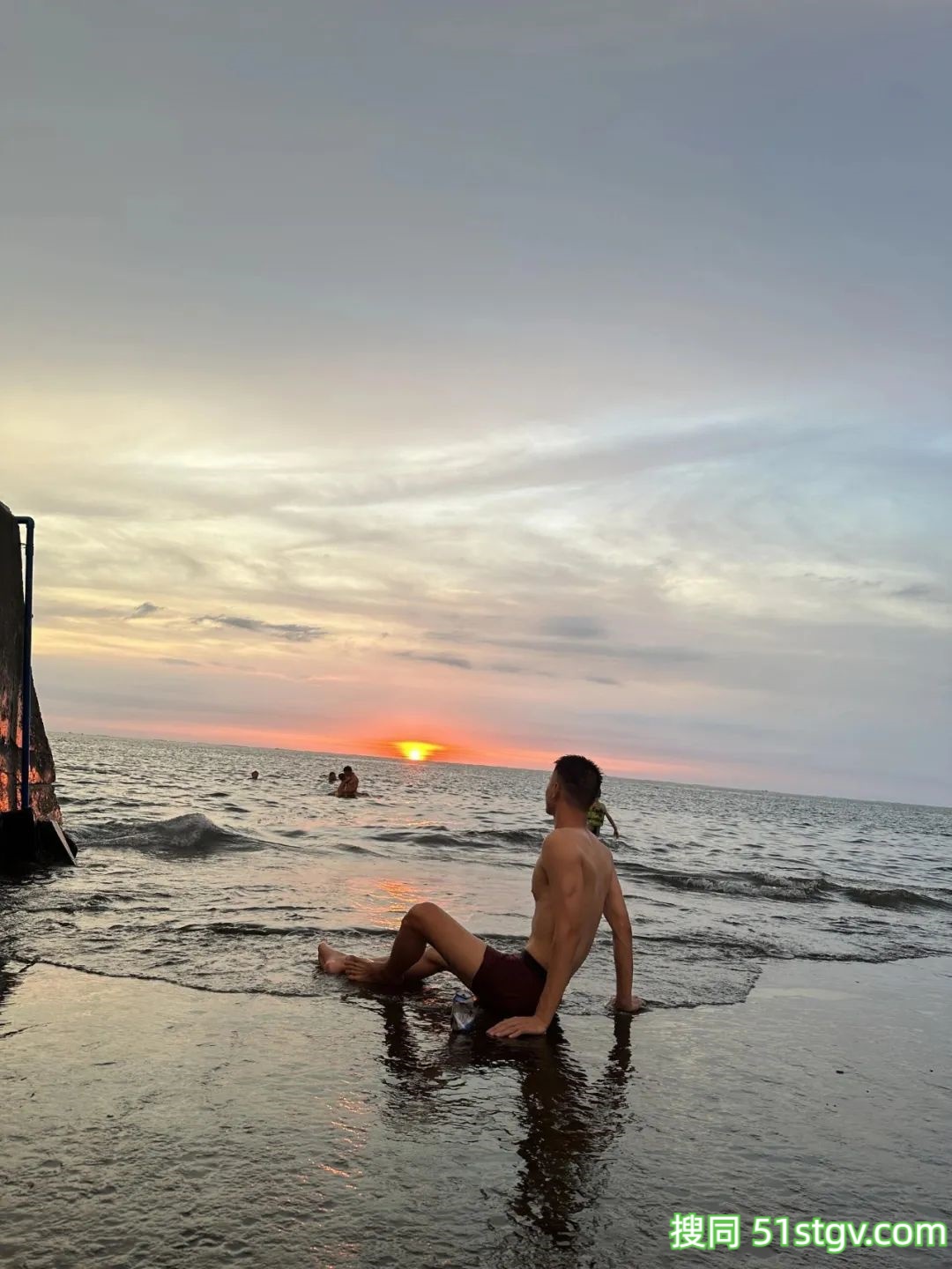 精瘦薄肌男，看着就很好吃 - 51虹马