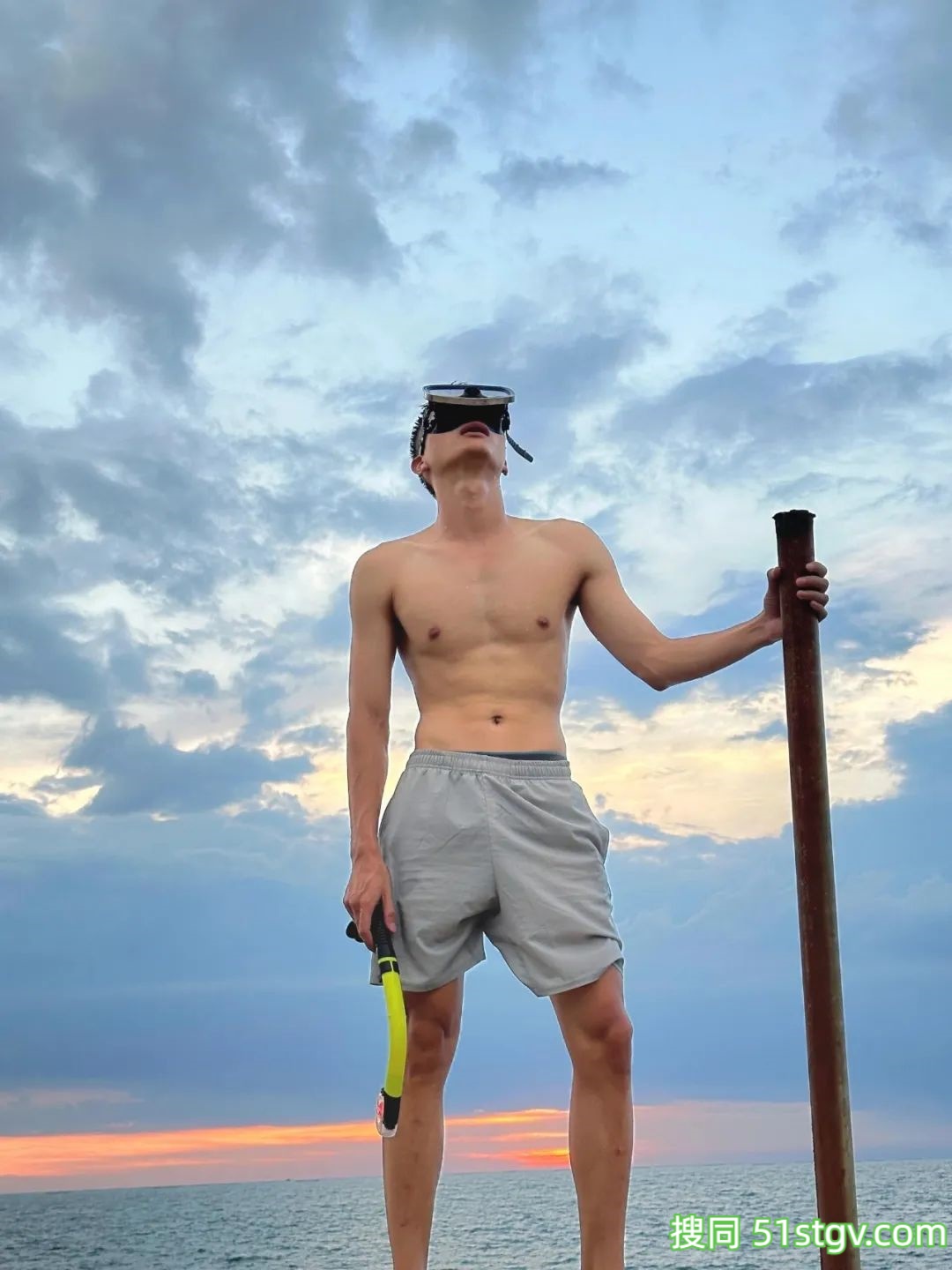 精瘦薄肌男，看着就很好吃 - 51虹马