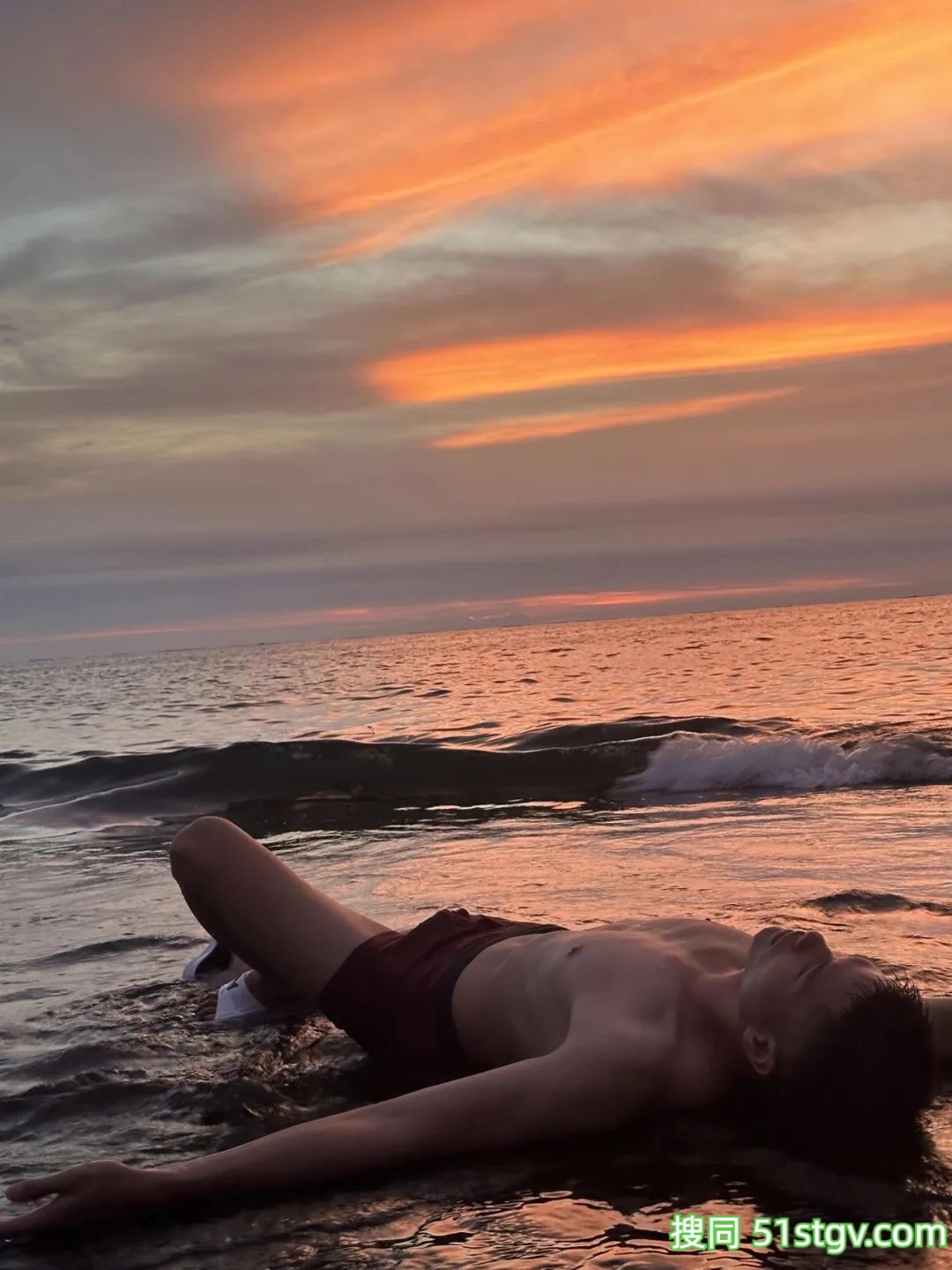 精瘦薄肌男，看着就很好吃 - 51虹马