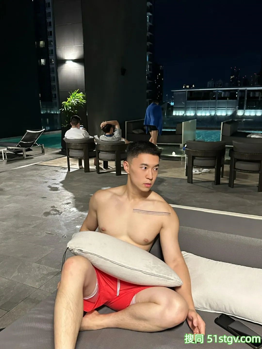 直男小哥哥 - 51虹马