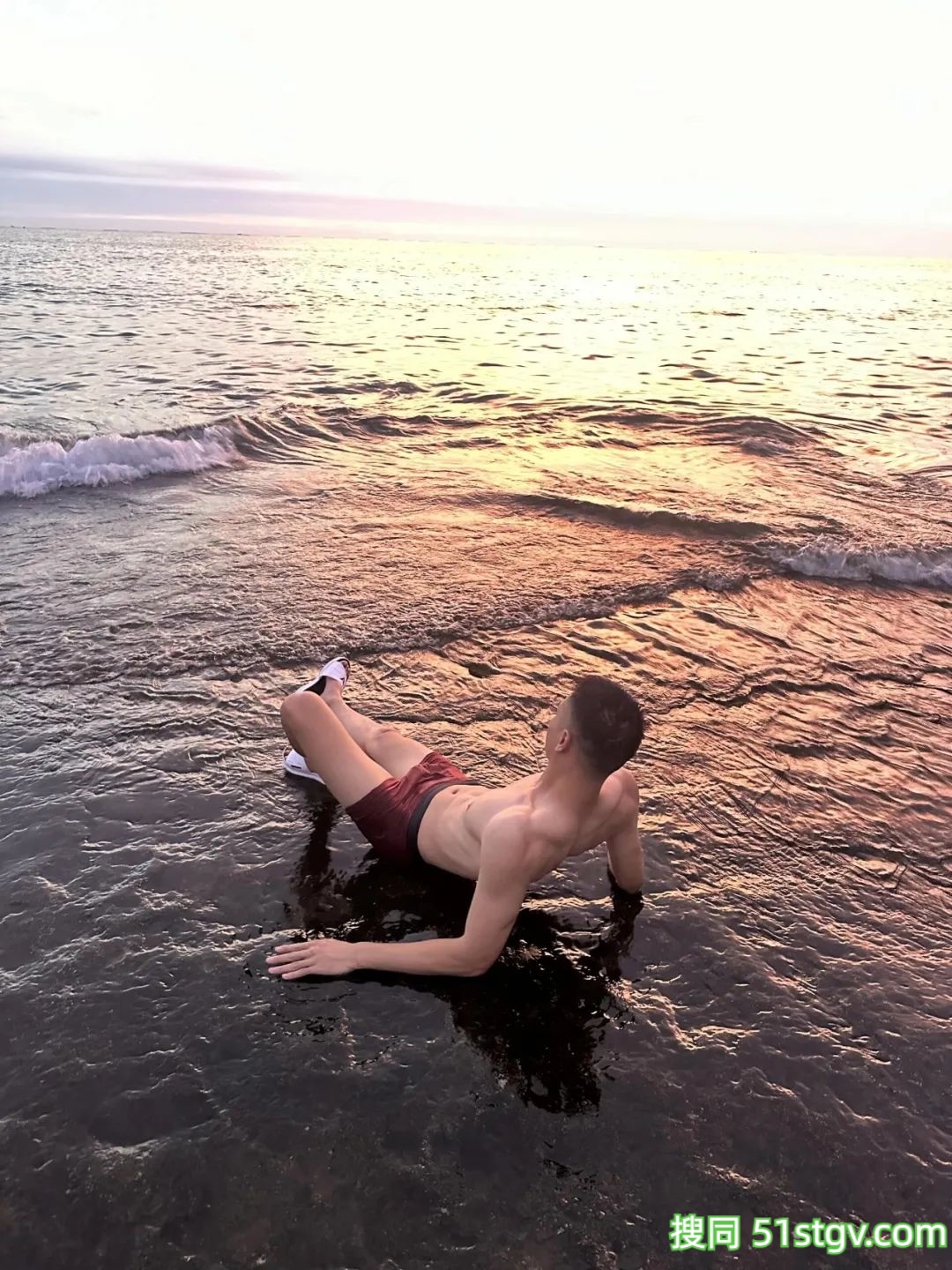 精瘦薄肌男，看着就很好吃 - 51虹马