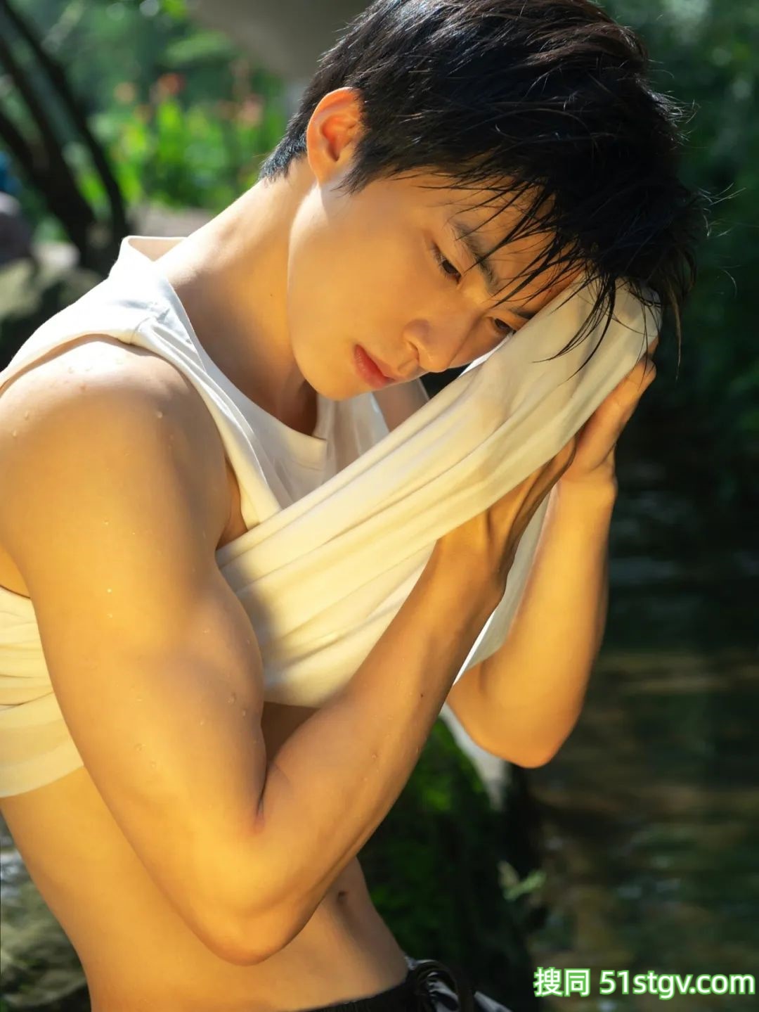 夏日戏水，白皙高颜值 - 51虹马