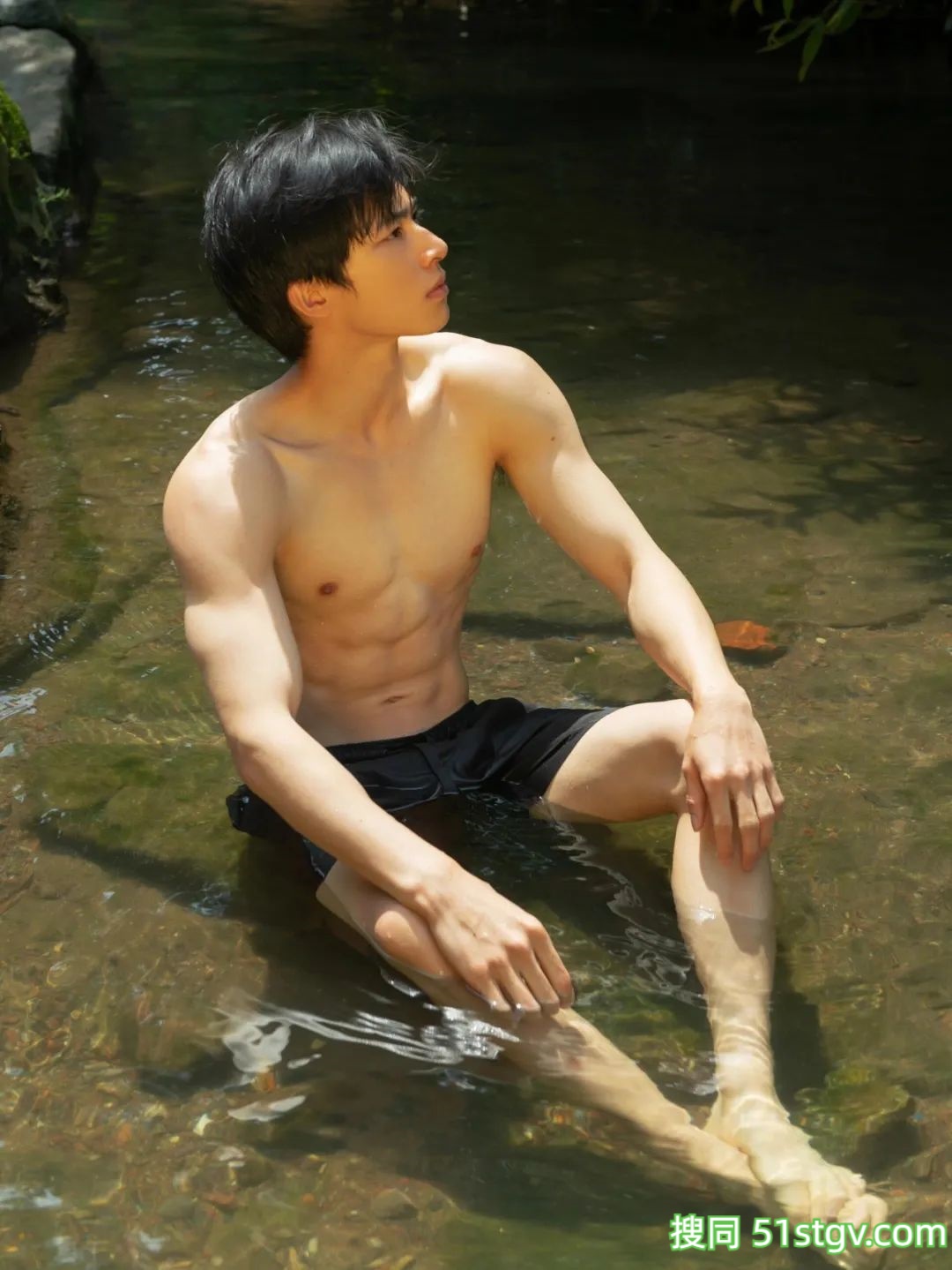 夏日戏水，白皙高颜值 - 51虹马