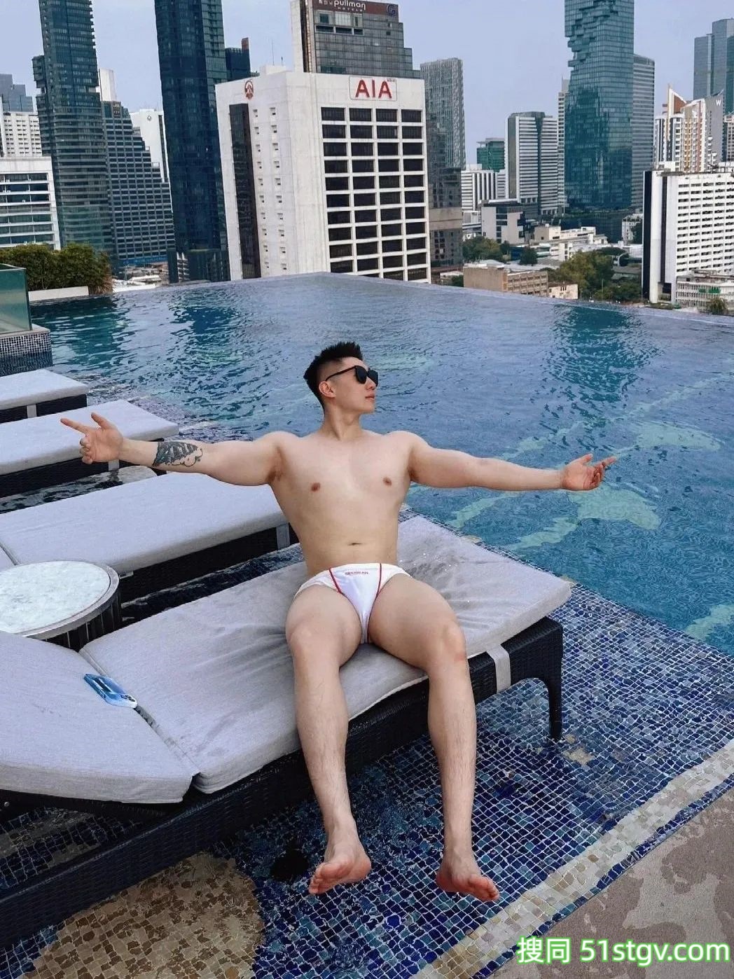 商务精英男的魅力,是不是更为诱人-51虹马