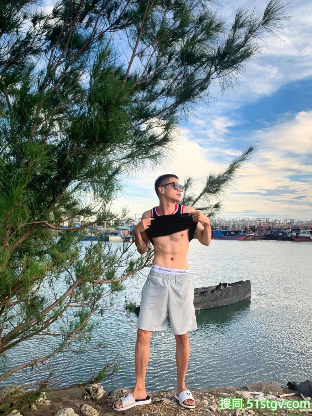 精瘦薄肌男，看着就很好吃 - 51虹马