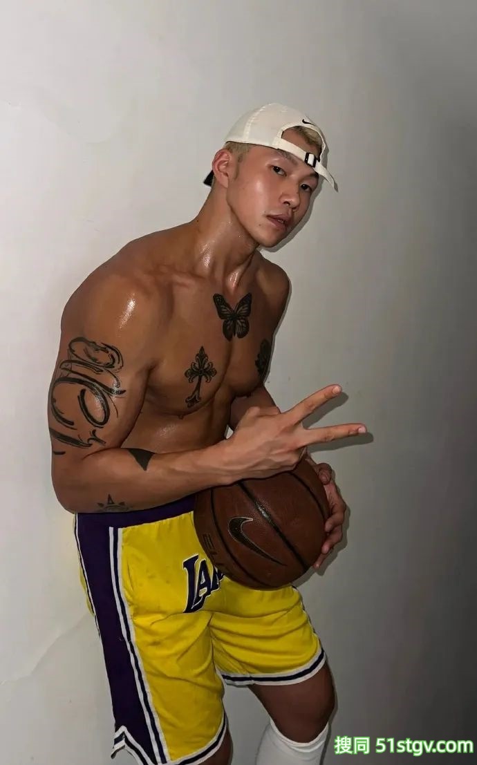 黑皮体育生，疯狂舔屏 - 51虹马