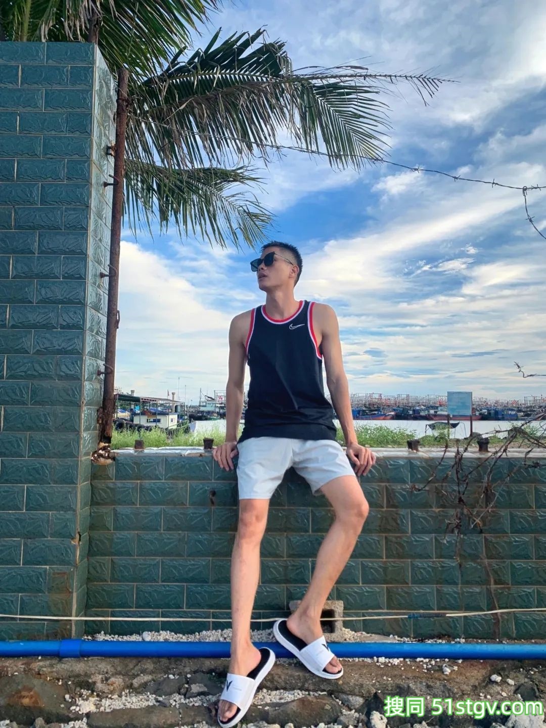 精瘦薄肌男，看着就很好吃 - 51虹马