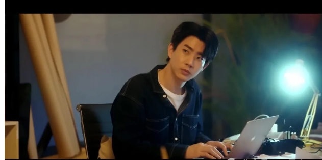 《实习生爱情》嘴毒上司和菜鸟实习生的故事。 - 51虹马