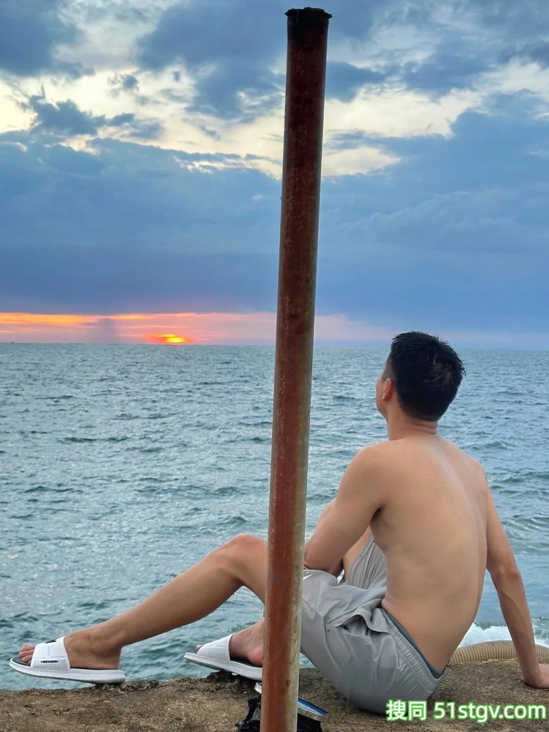 精瘦薄肌男，看着就很好吃 - 51虹马