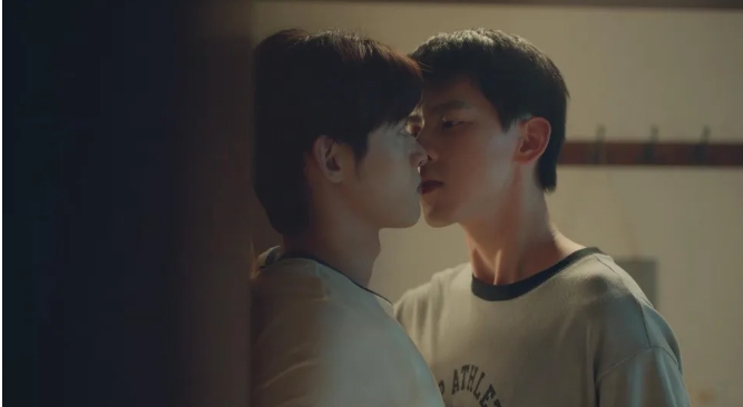 《某某》重组家庭，因为父母再婚，正值青春旺盛期的盛望与江添成为了“兄弟 - 51虹马