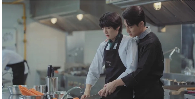 《爱情罗勒香》人大厨和卧底学徒之间的爱情故事 - 51虹马