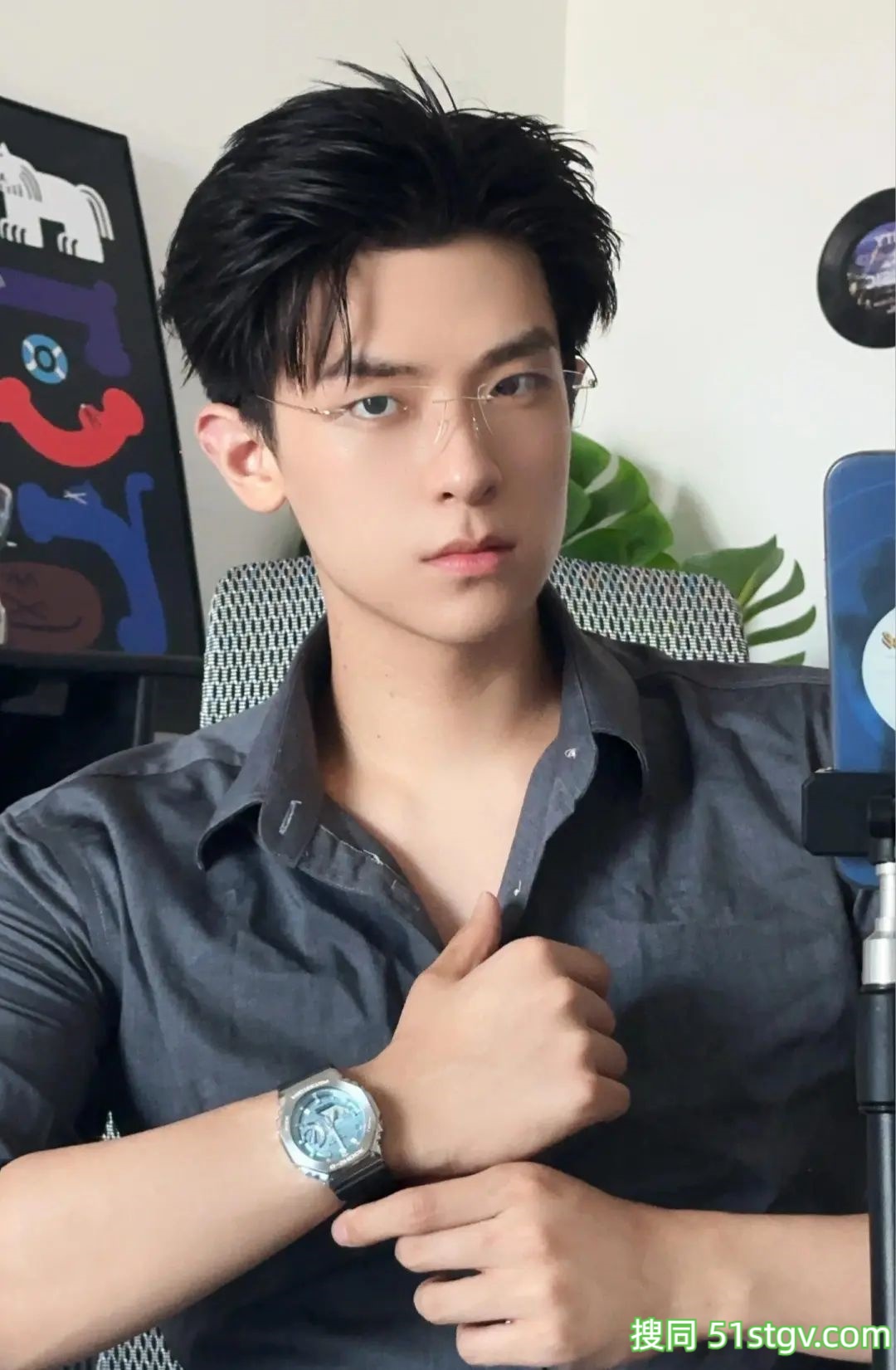 “爽文小说偷跑出来”的高颜霸总-51虹马