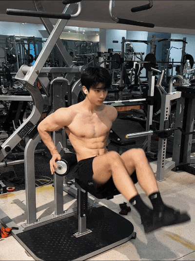 健身房充斥着，荷尔蒙的味道，鲜肉腹肌帅哥 - 51虹马